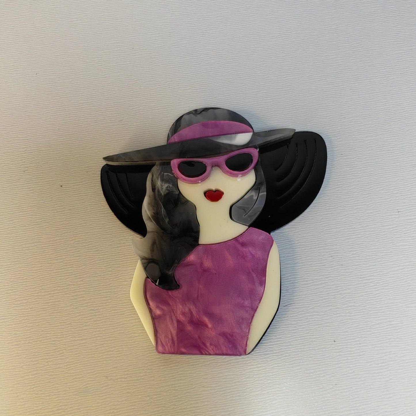 Elegant Cute Cartoon Theme Acrylic Lady with Hat and Dress Brooch, Irregular-Shaped Pin Accessory in 1-Pack