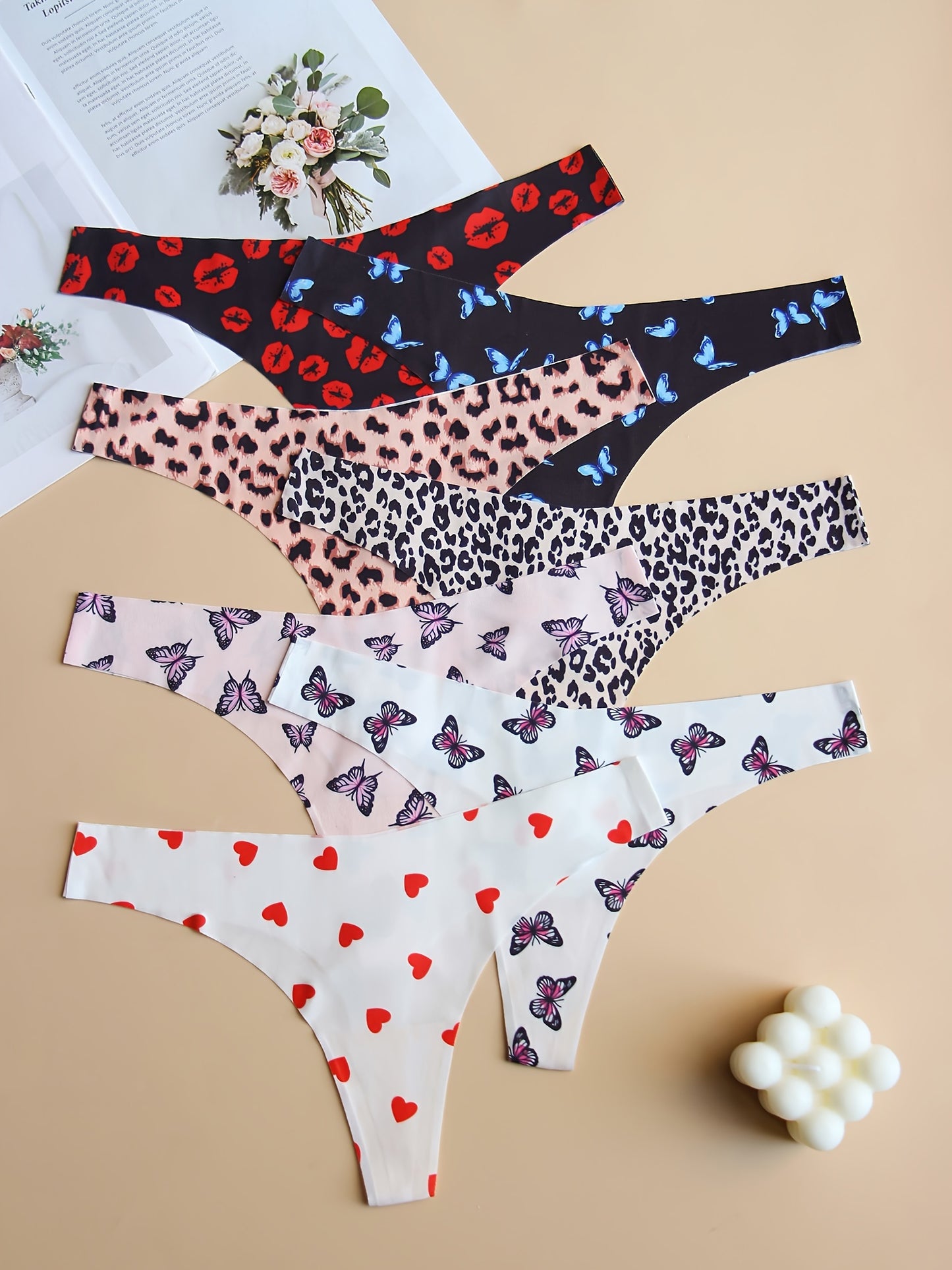 7 seamless thongs with graphic print, comfortable and breathable. Perfect for women's lingerie and underwear.