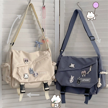 1 Harajuku Style Large Capacity Shoulder Bag with Retro Workwear design, includes 4 badges. Suitable for men and women, perfect for back-to-school season.