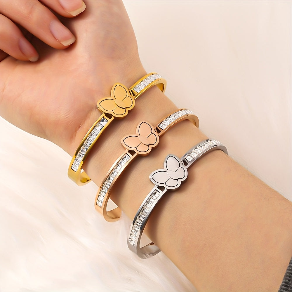 Butterfly Charm Bracelet in Chic Style - Made with 18K Gold Plated Stainless Steel, Hypoallergenic and Fade-Resistant Material, Ideal for Everyday Wear or as a Thoughtful Gift