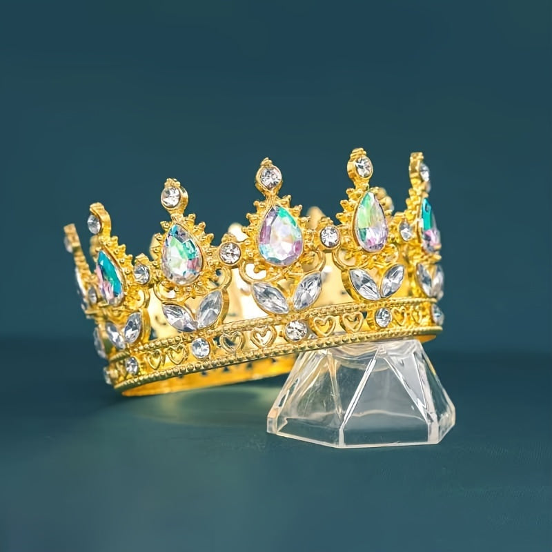 This stunning Baroque style bridal tiara features intricate golden water diamond embellishments, making it ideal for beauty pageants, proms, and formal events. Adorned with delicate flowers in a beautiful full circle design, this tiara is perfect for