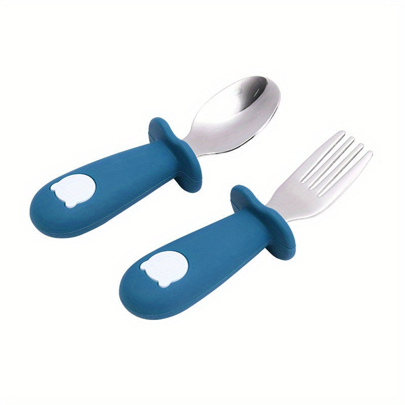 This toddler cutlery set includes a durable and safe stainless steel baby fork and spoon. The set comes in an opp bag and features a cute panda pattern handle made of food grade silicone.