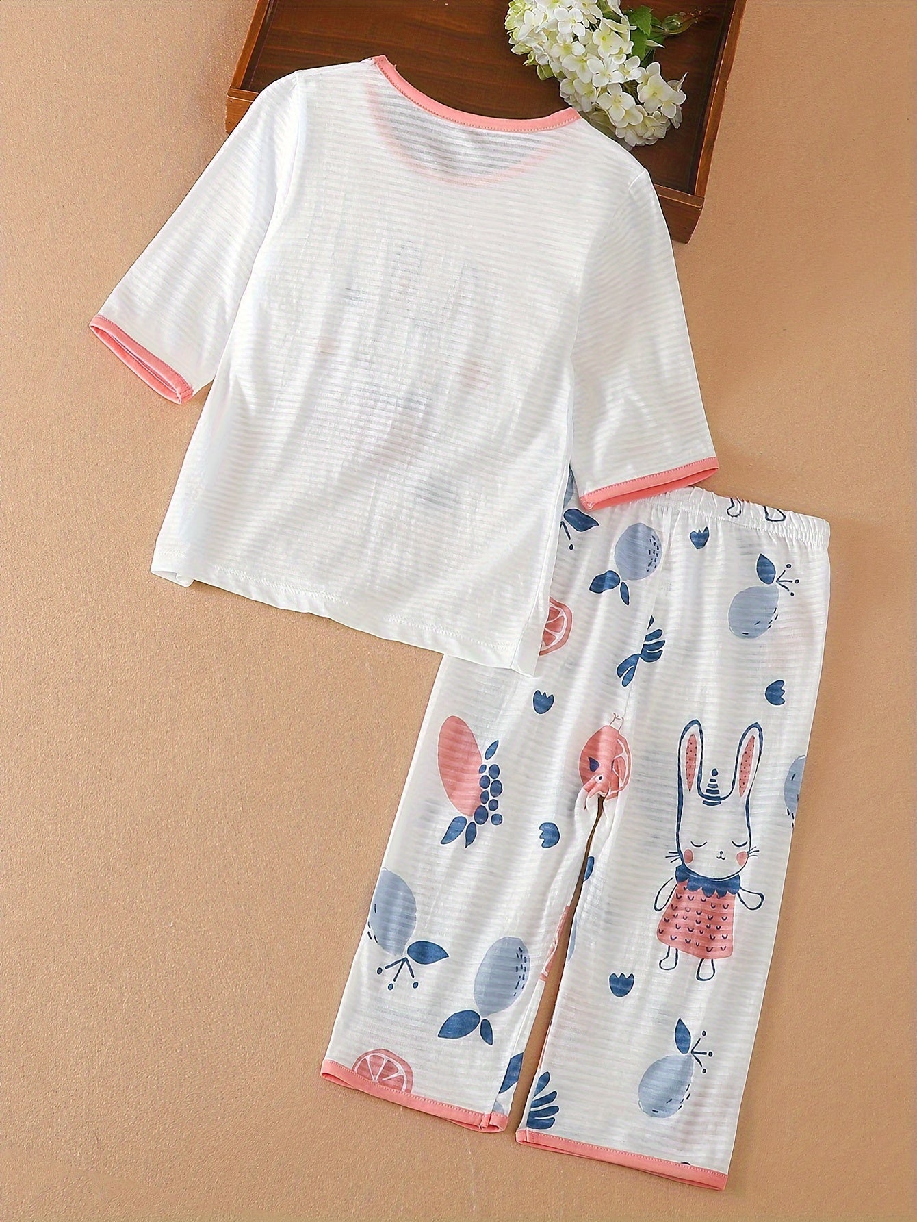 Set of 2 printed cotton pajama sets for girls, suitable for babies and older children. Cozy and cute princess-style loungewear with a slight stretch and air-conditioned fabric.