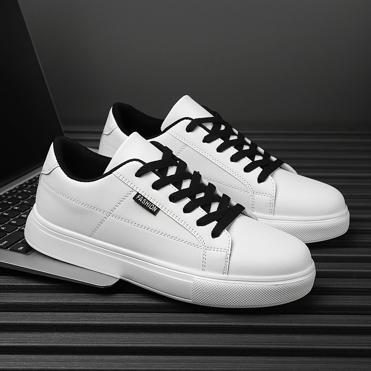 Men's lace-up low top skateboard shoes for outdoor walking, hiking, and casual street wear, suitable for all seasons with non-slip features.