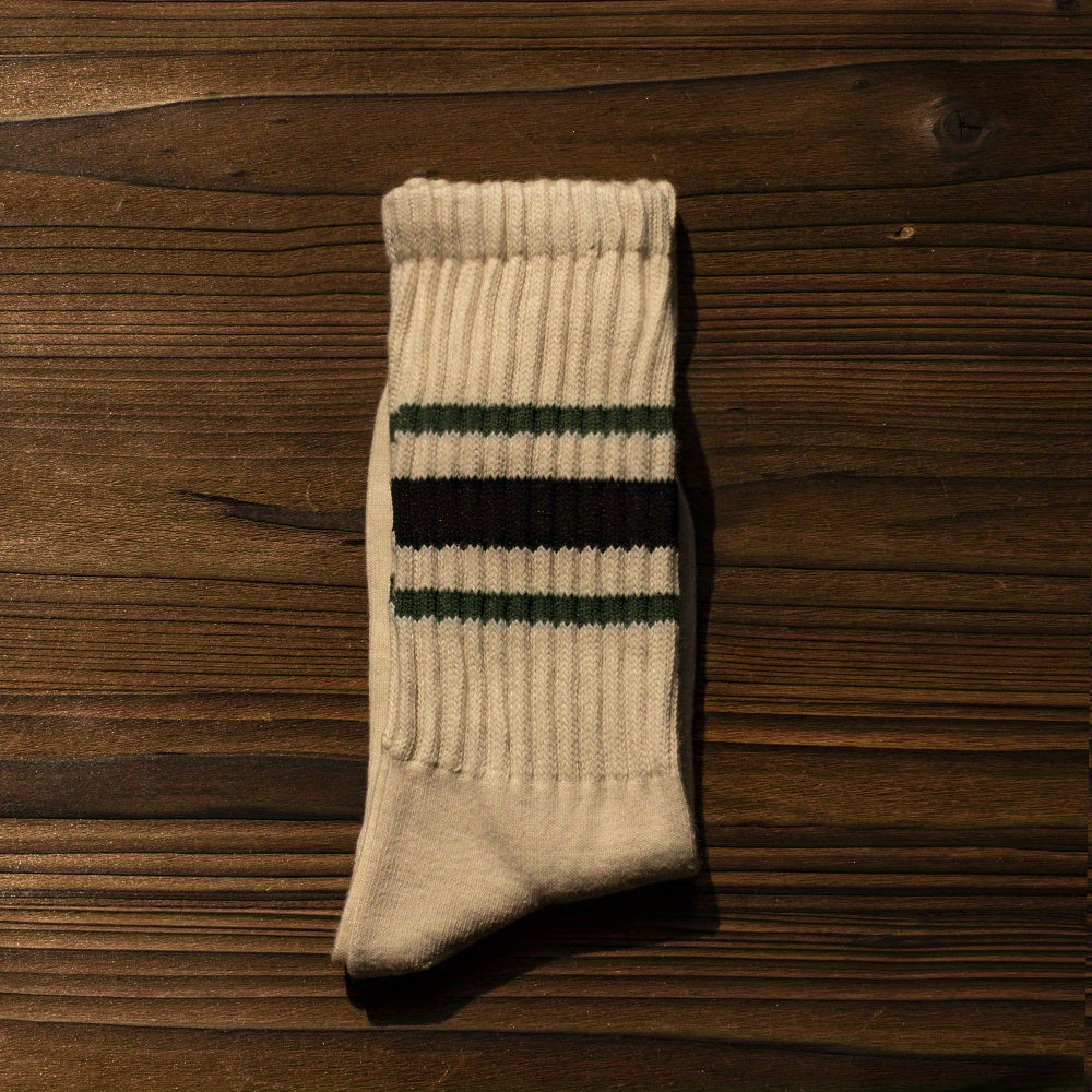 Men's and women's college style retro socks, breathable and thick, suitable for all seasons.