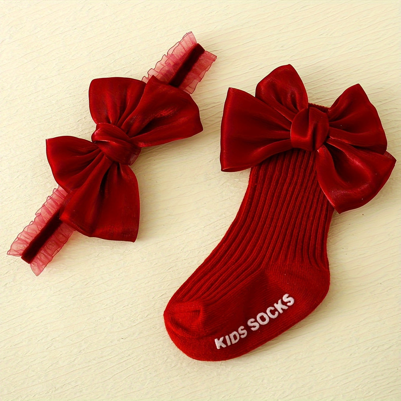 1 set of baby girl's socks and hairband. Comfortable, breathable, soft bowknot crew socks with a cute bowknot hairband. Suitable for toddlers.