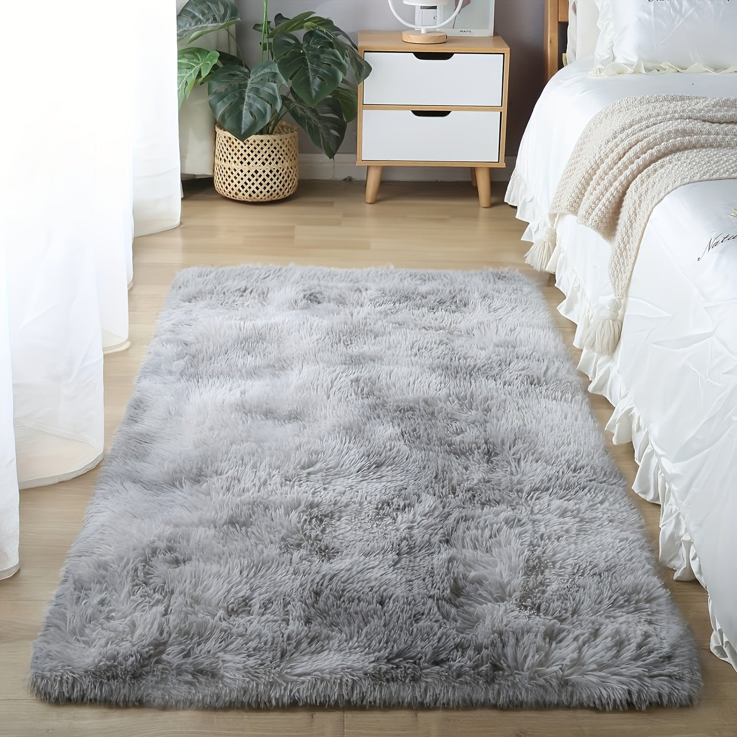 Soft plush drum carpet suitable for home decoration, dormitories, bedrooms, and living rooms; pet-friendly.