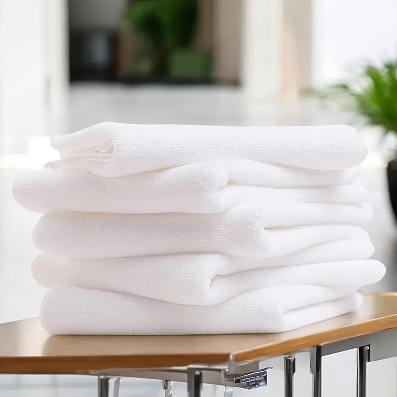 5 blend towels in a contemporary, space-themed design. 25x50cm in size and fade-resistant. Lightweight and perfect for hotels and travel.