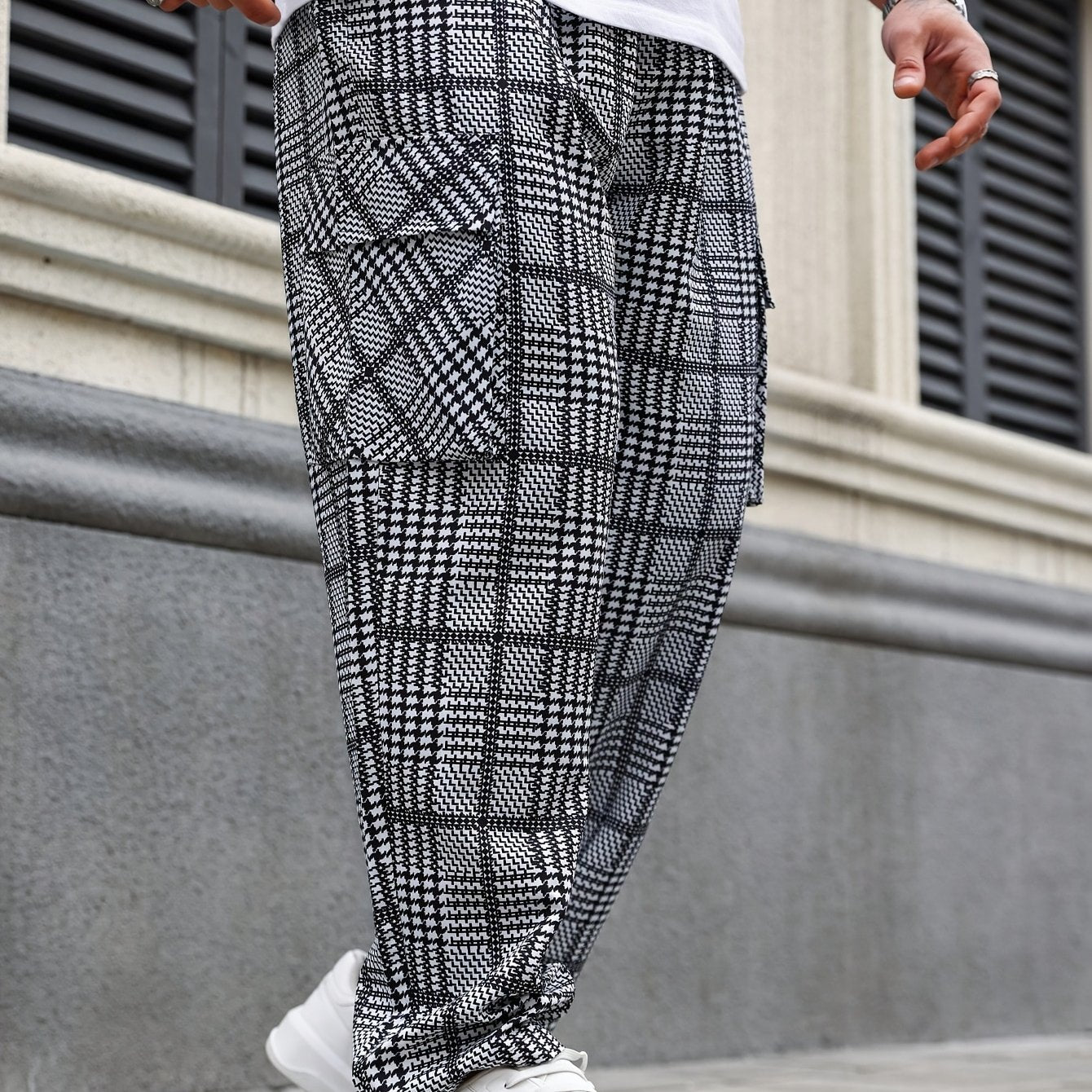 Men's plus size casual straight-leg pants in loose fit, striped polyester. Ideal for evening dates and street style. Stylish and comfortable non-stretch fabric, perfect for couples matching