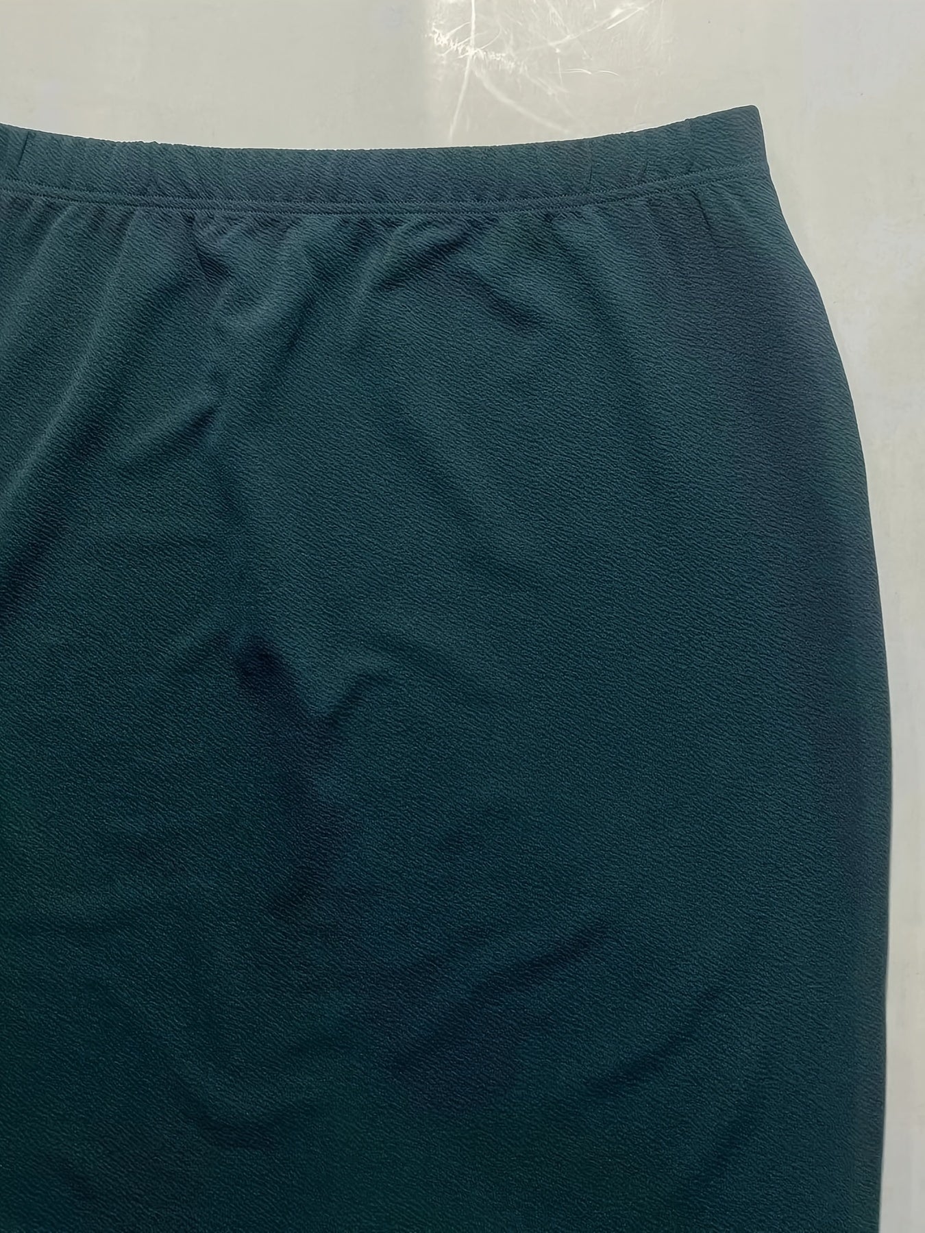 Solid elastic waist skirt in plus size, perfect for spring and summer.