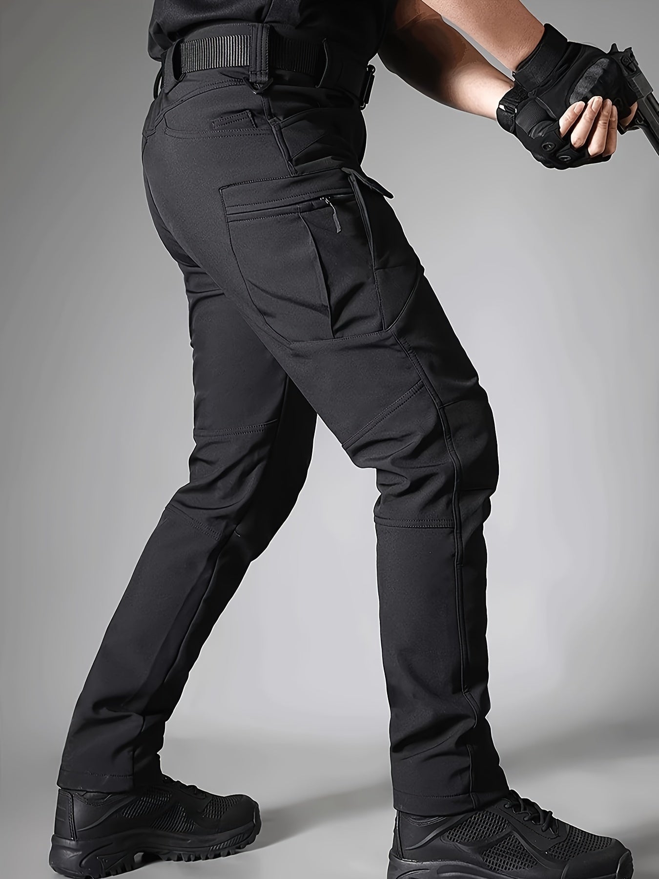 Men's outdoor work pants with pocket design, soft shell fleece lining, mid-rise style, suitable for autumn and winter seasons.