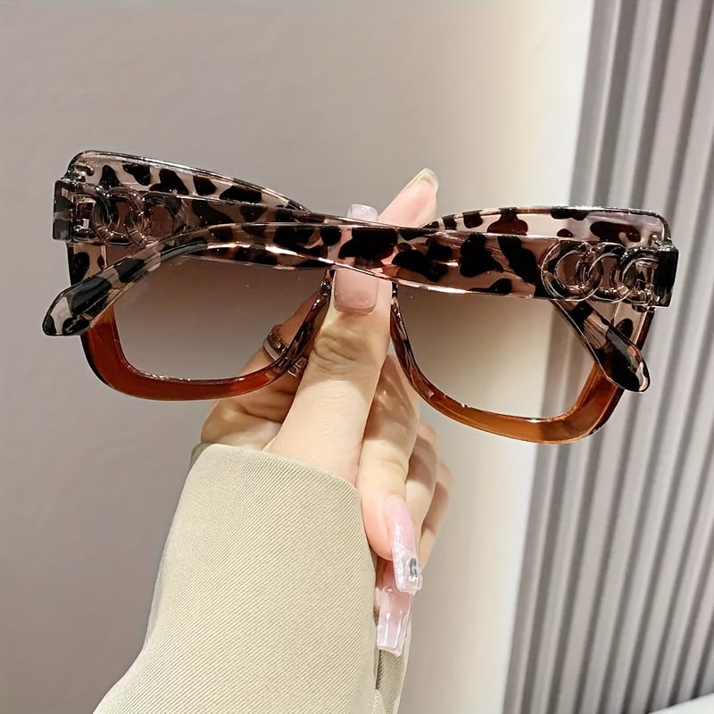 Stylish cat eye fashion glasses for women. Perfect for adventures and parties, with anti-reflective lens and durable frame. Ideal for the beach.