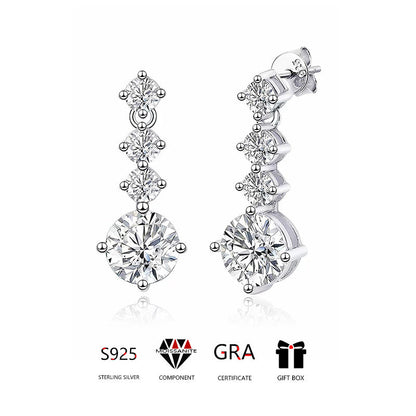 These Y2K-inspired 925 sterling silver earrings feature a dazzling 2.6-carat moissanite stone with a simple yet luxurious design. Perfect for everyday wear, vacation outings, dates, parties, and weddings, these earrings are ideal for women who love a