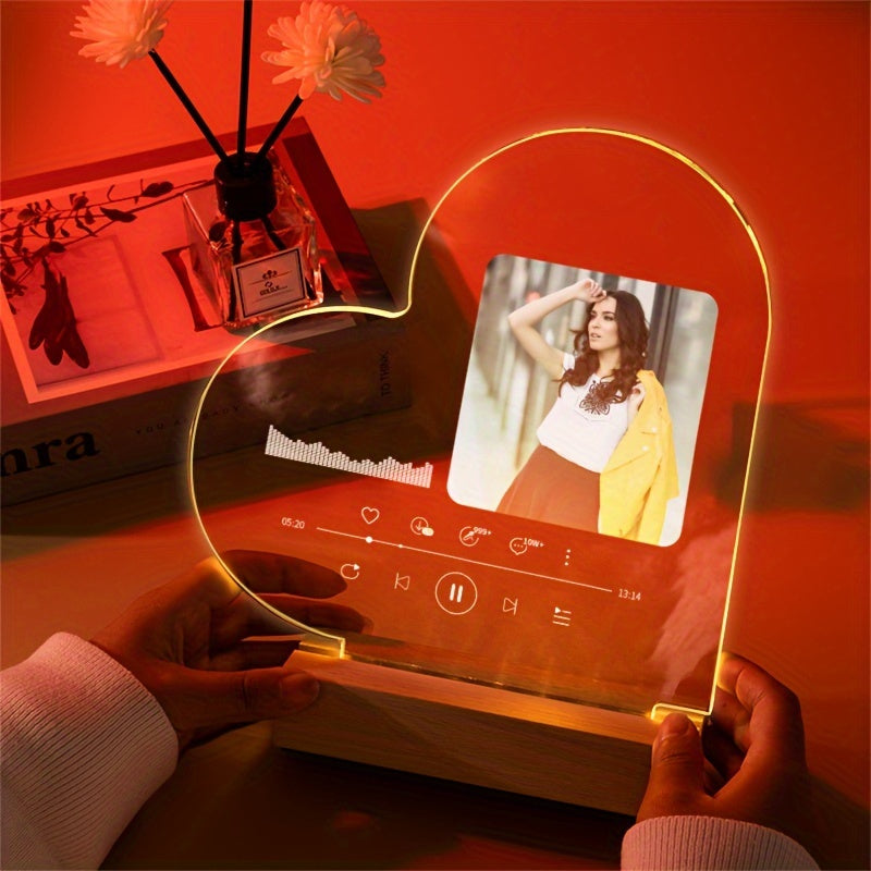 Acrylic photo frame in the shape of a luminous heart, customized with your own photos. This creative display frame makes for a personalized and memorable keepsake.