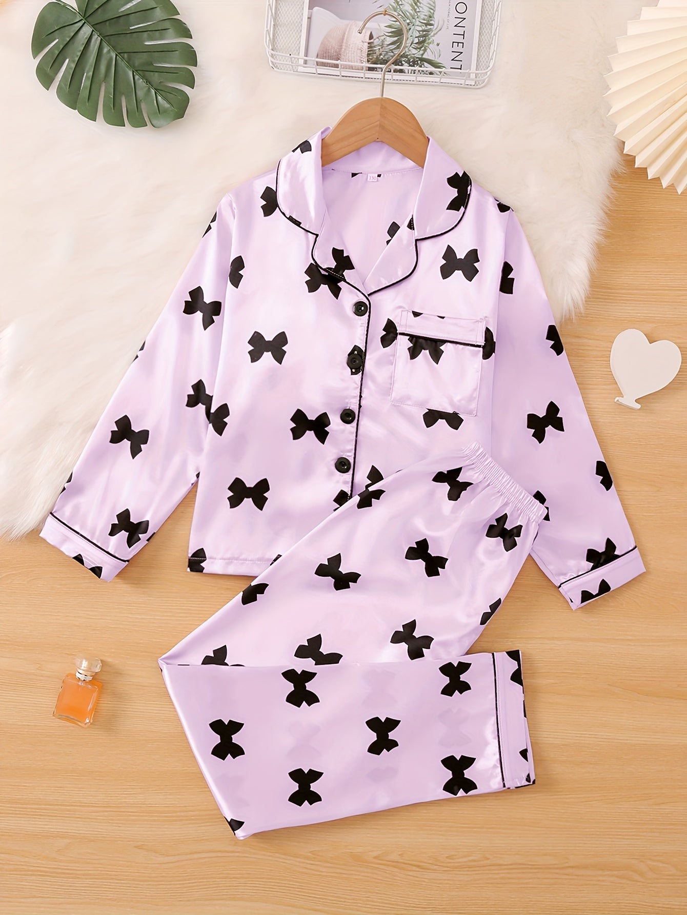 2-piece spring and autumn pajama set for girls, featuring a cute bow print on a comfortable flame-retardant fabric. Includes long-sleeve top and trousers in sizes 118.87-146.3 meters.