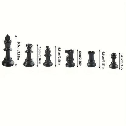 32 plastic chess pieces with black and white king measuring 97mm in height for game entertainment