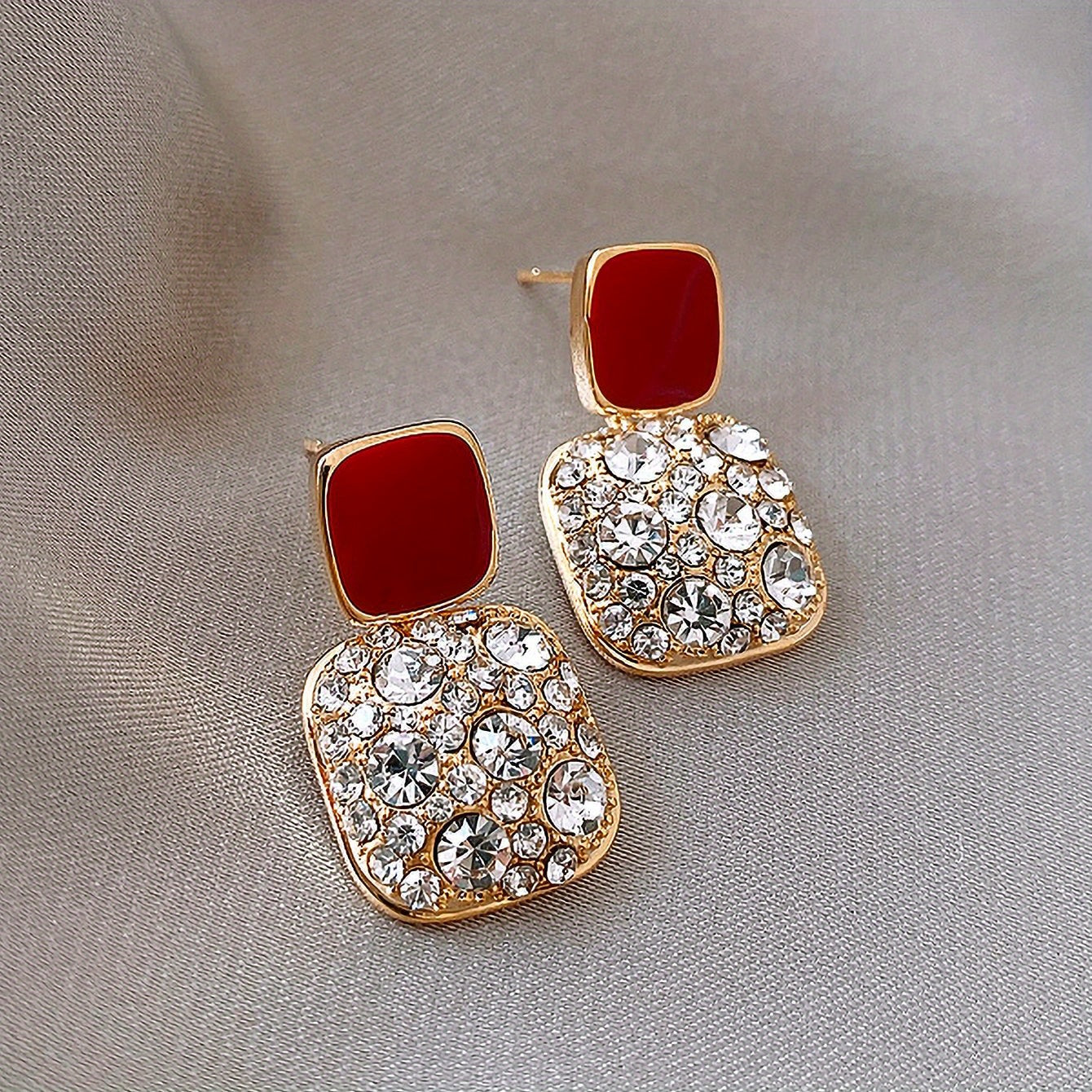 Luxurious square-shaped dangle earrings with rhinestone and alloy design for elegant banquet parties.