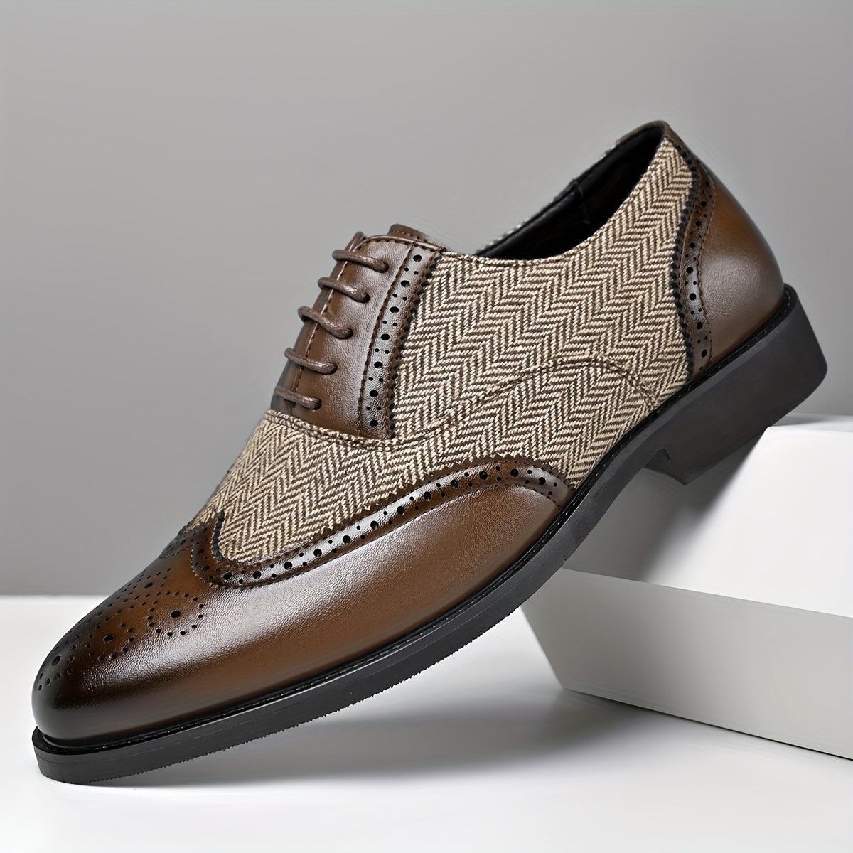 Casual brogue Oxfords with wingtip design, PU upper, rubber sole. Suitable for daily wear, parties, and street style. Classic lace-up closure.