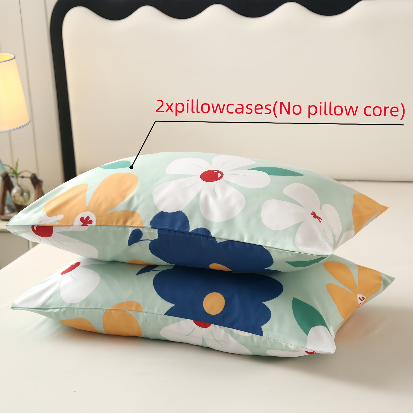 Two soft pillowcases with a floral diamond print, made of skin-friendly 100% polyester material. These hypoallergenic pillowcases are machine washable.