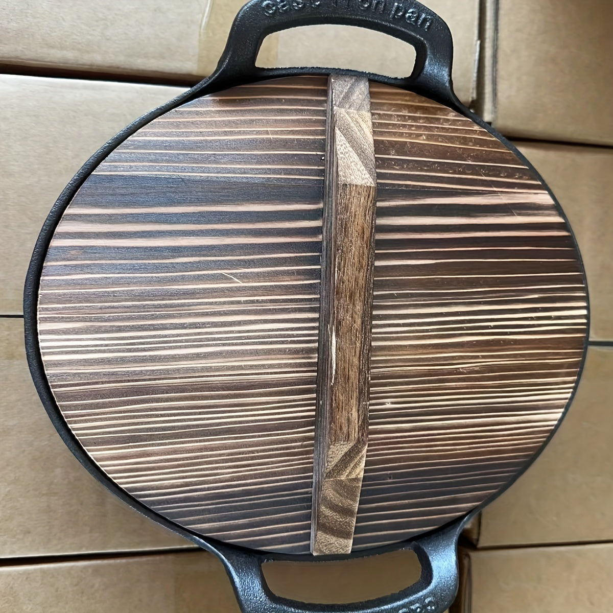 Multi-functional Cast Iron Skillet with Wooden Lid - Ideal for Braising, Sautéing & Deep Frying - Must-Have Kitchen Accessory in Oval Design