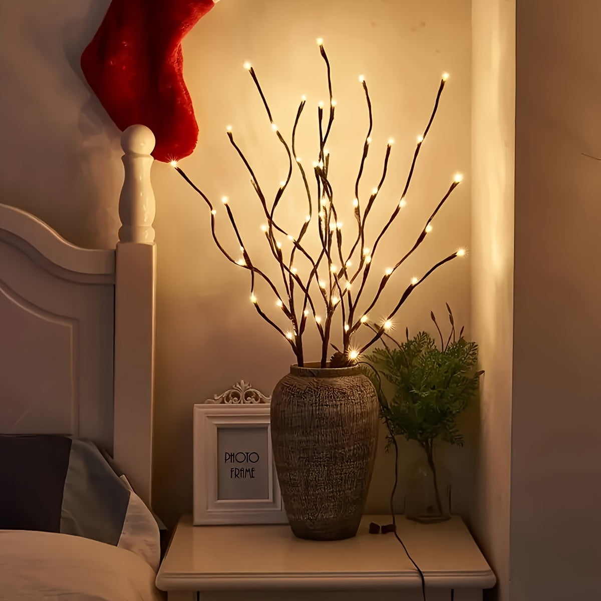 1 branch light with 20 LEDs for indoor decoration at weddings, birthdays, and Christmas. Branch design. Requires 2 AA batteries (not included).