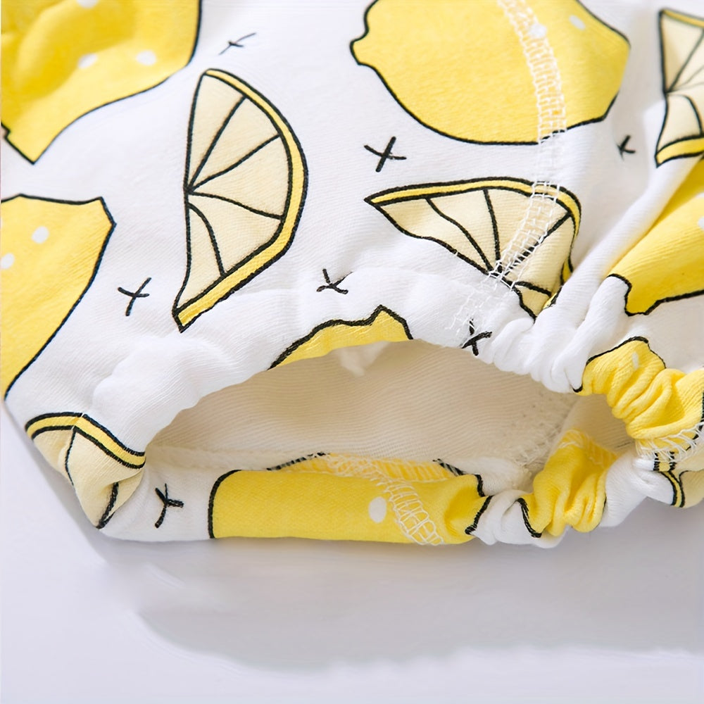 Three pieces of patterned potty training pants made of six-layer breathable cotton gauze for all seasons. These baby cloth diapers can also be used as children's diaper pants and are washable.