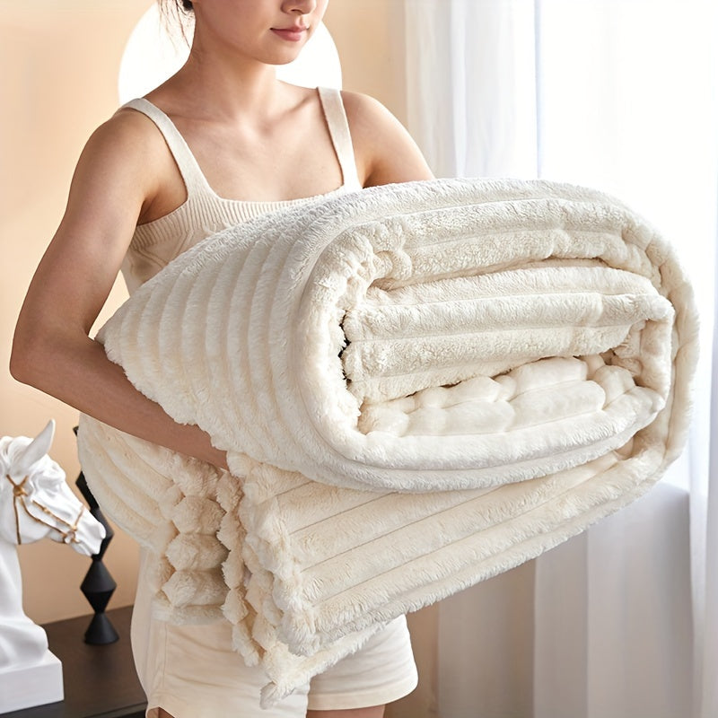 Air conditioning blanket made of heavy-duty double-sided imitation rabbit fur.