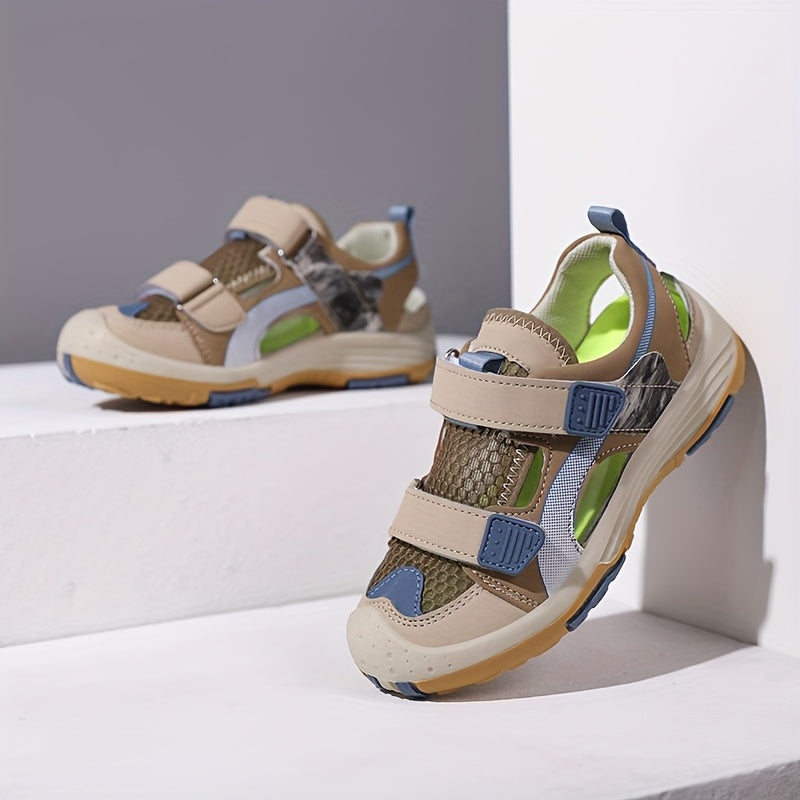 Durable, breathable beach sandals for active youth, perfect for outdoor activities and casual wear.