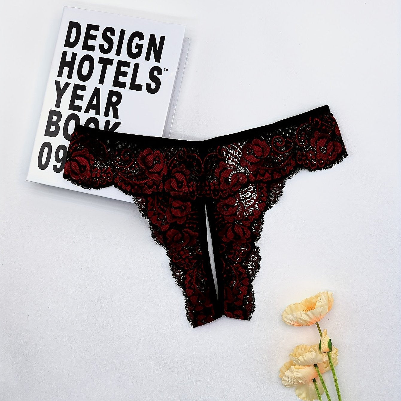 Multi-colored lace crotchless underwear for women with sexy contrast splicing.