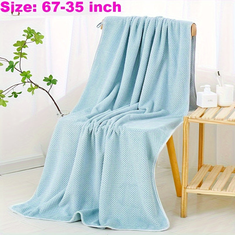 Soft, thick, and large bath towel in a solid color. Absorbent polyester blend, machine washable. Great for home bathrooms, ideal for Christmas.