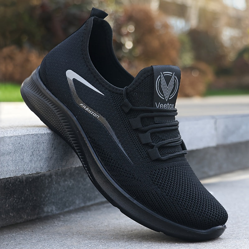 Lightweight, breathable men's slip-on sneakers for outdoor training and running, designed for non-slip performance.