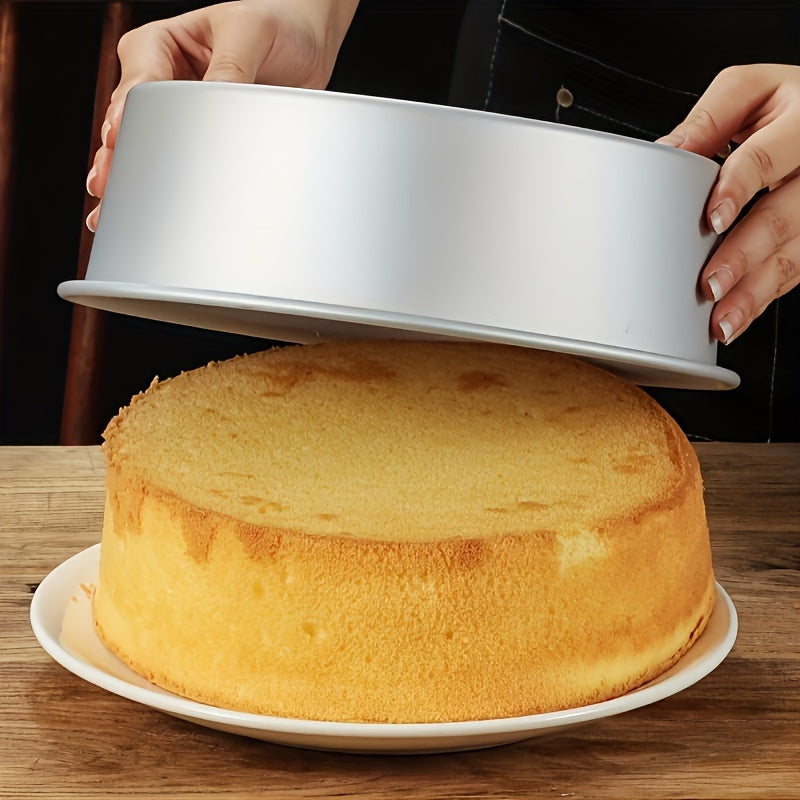 One set includes three round cake baking molds with diameters of 10.16cm, 15.24cm, and 20.32cm. These molds have fixed bottoms and can be used for baking chiffon cakes, jelly puddings, mousses, and more. Perfect for home kitchens, bakeries, and parties