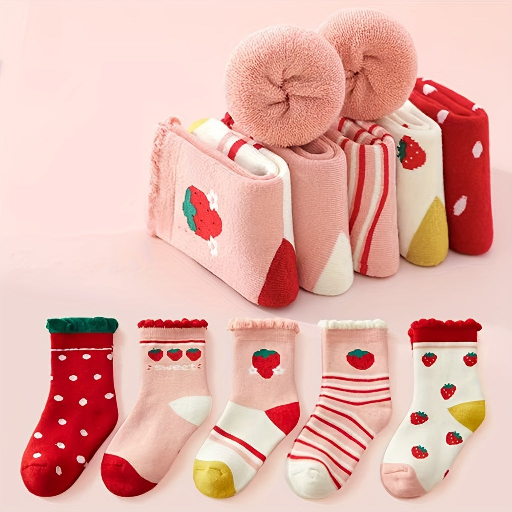 5 pairs of comfortable and breathable strawberry-style children's socks in versatile colors, made from high-grade knitted fabrics. Quality guaranteed and the perfect gift for kids.