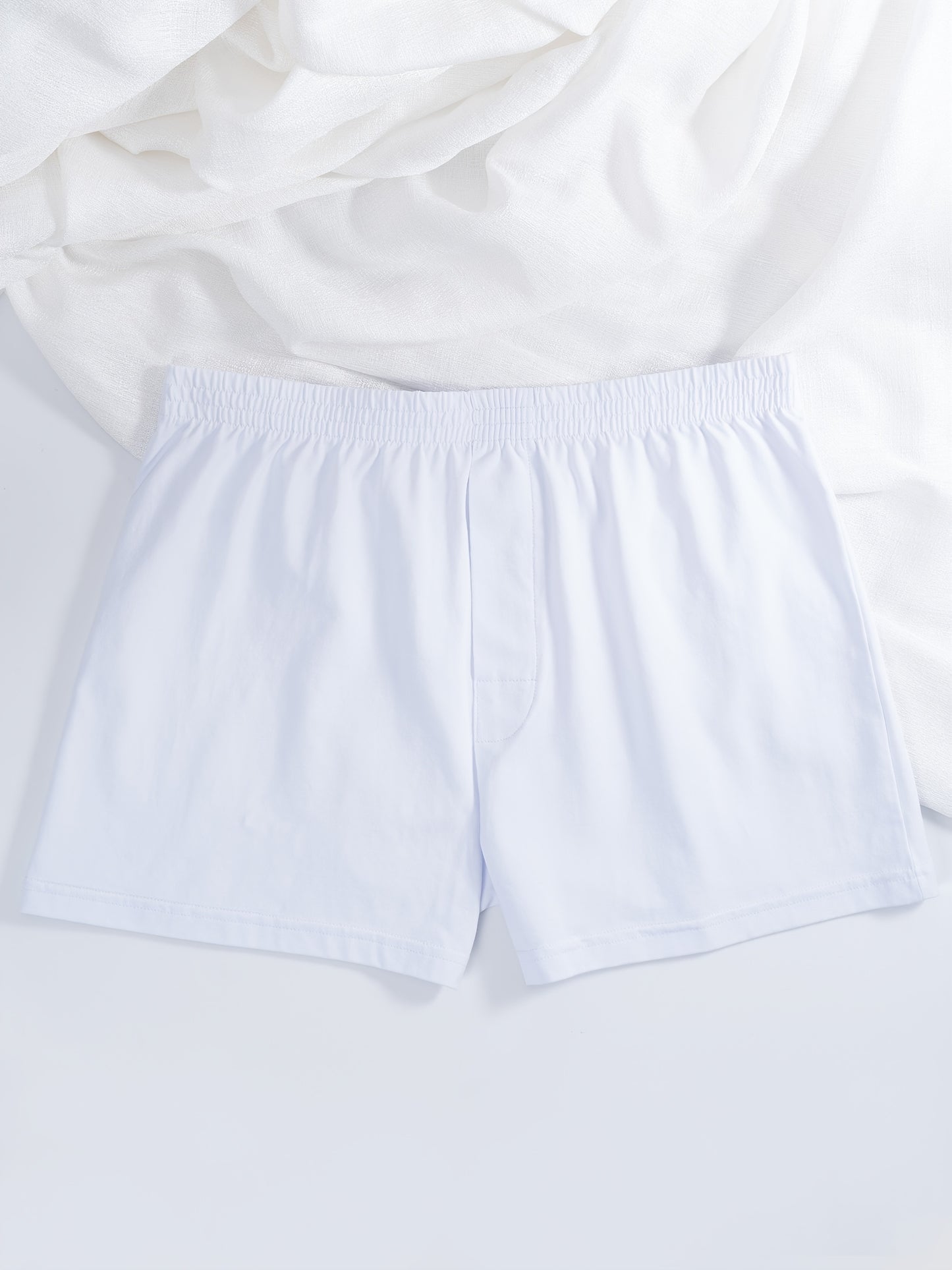 5 classic cotton boxer briefs for men in white, breathable and comfortable, perfect for casual wear and sports. Made of 95% cotton with elastic waistband.