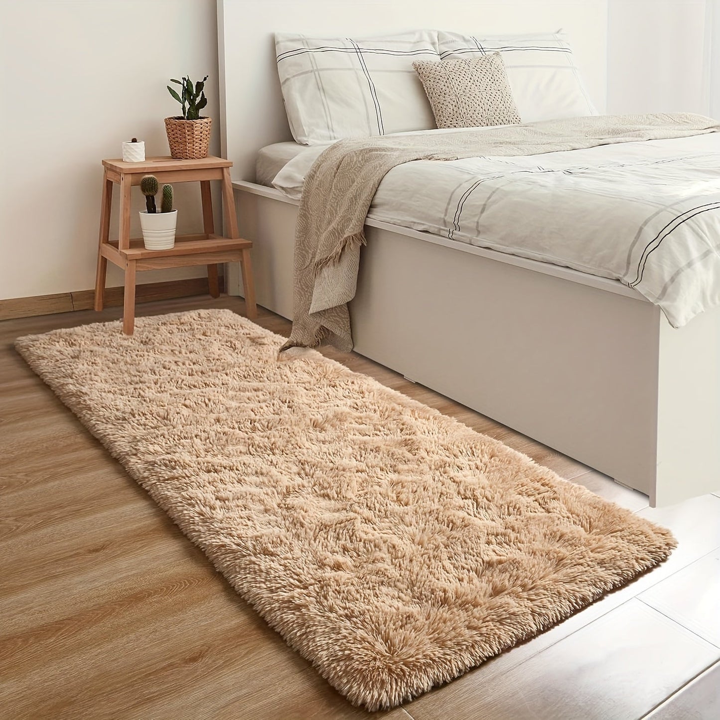 Plush mat, ideal for indoor decoration, warm and inviting. It is soft and sturdy, with easy maintenance and lightweight portability. Suitable for various areas such as beside the sofa, bed, bay window, or in front of a shoe changing stool. Available in