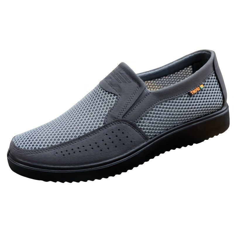 Men's Geometric Sports Running Shoes with MD Sole and Breathable Mesh Design for Road Running.