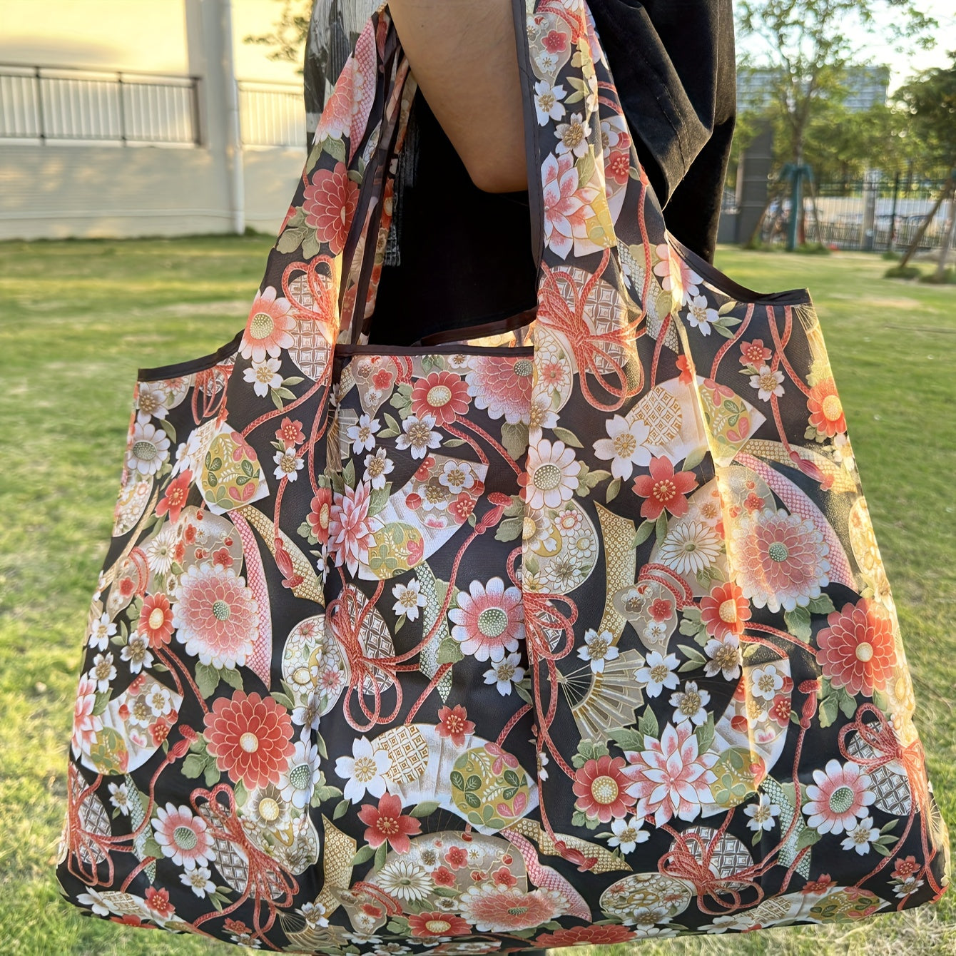 Spacious Portable Shopping Bag with Cartoon Flower Pattern, Lightweight and Waterproof Large Tote Bag