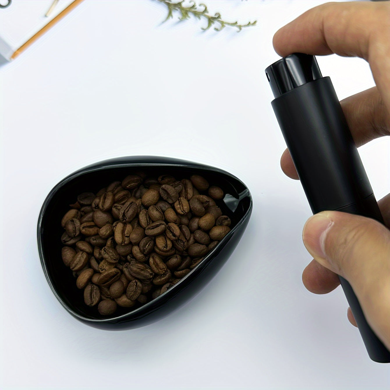 This set includes a Black Coffee Bean Measuring Cup Tray, Ceramic Coffee Bean Weighing Tray, Anti-Static Water Spray Bottle, ideal as a gift for coffee lovers. This handcrafted set also includes Tea And Coffee Bean Container, Coffee Corner Accessories