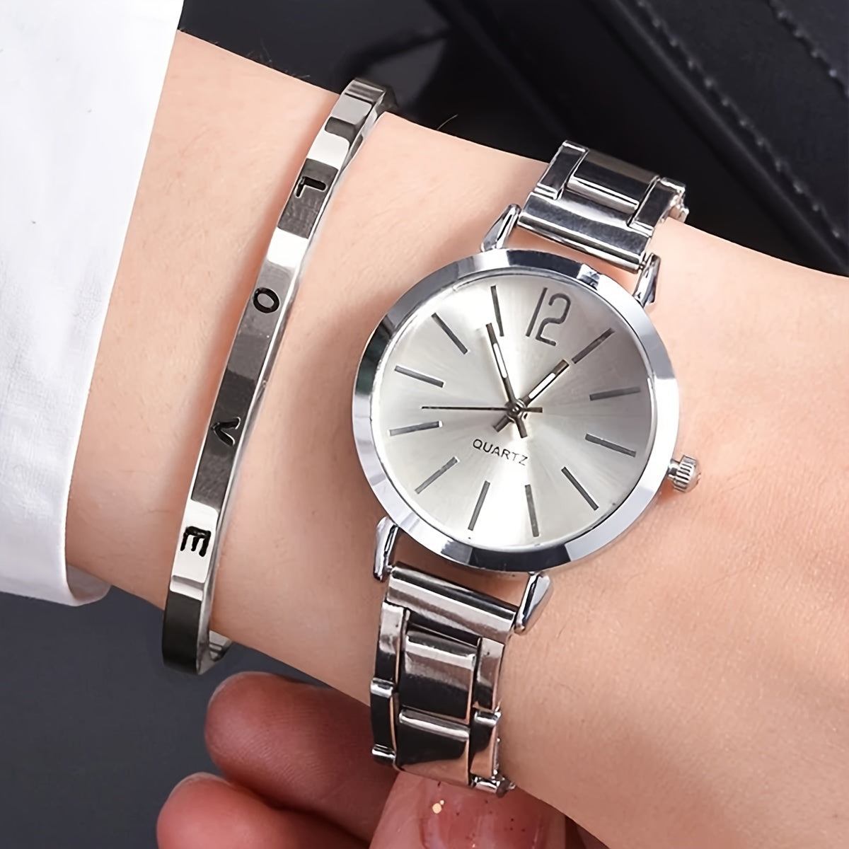 Six elegant ladies quartz watches and bracelet suits with round zinc alloy case, stainless steel strap, casual round simulation dial with steel band, and shock-proof movement.