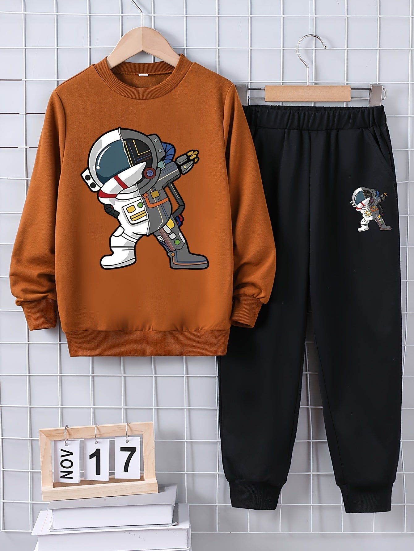 Boys' Astronaut Print Sweatshirt and Pants Set, Loose Fit, Color Block Design - Polyester/Spandex Blend, Outdoor Wear