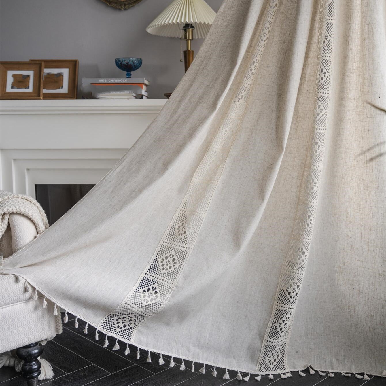 This American Farmhouse Style Curtain features a Boho Pure Linen design with decorative hollow patchwork and semi-blackout capabilities. Perfect for the living room, bedroom, bay window, dining room, kitchen, or bar, this curtain includes pocket square