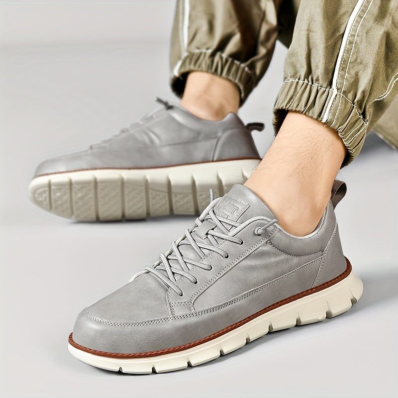 Men's soft sole sneakers with elastic shoelace, perfect for outdoor activities.