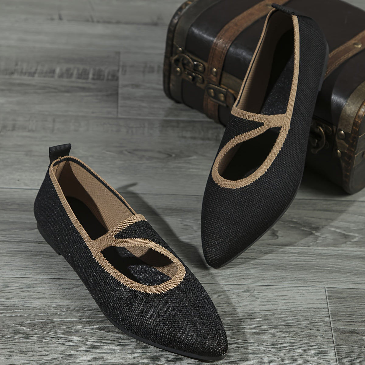 Stylish slip-on flats for women with breathable, comfortable pointed toe and soft sole suitable for all seasons.