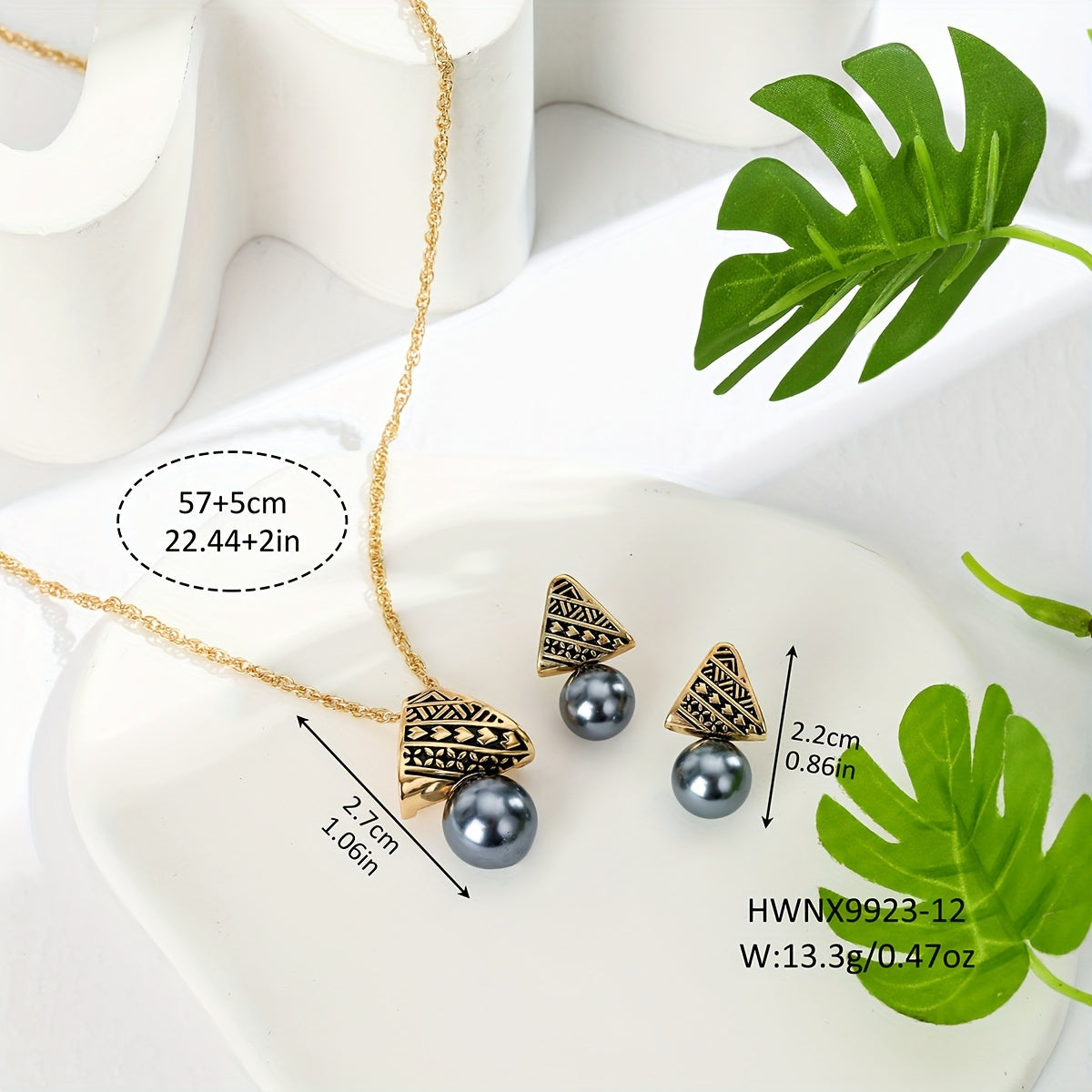 Get the Hawaiian vibe with this stunning Black Pearl Triangle Pendant Necklace and Earrings Set - Ideal for adding a touch of elegance to your vacation or everyday outfit, a thoughtful Valentine's Day present