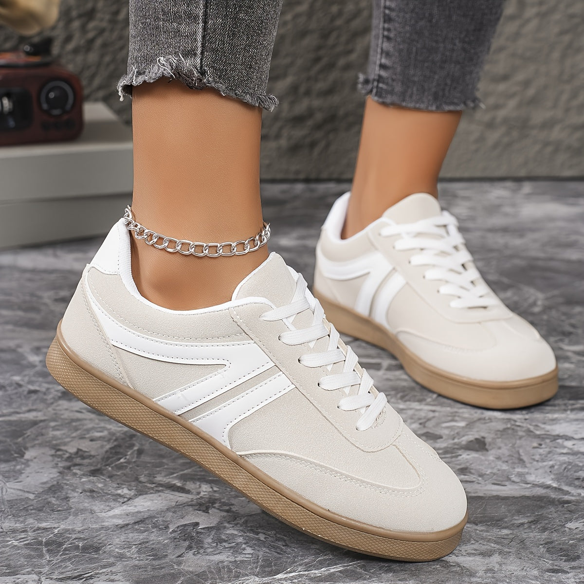 Women's 2025 Casual Retro Flat Lace-up Sneakers