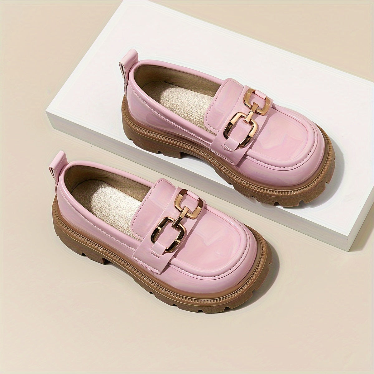 Fashionable loafers with metal buckle for kids - comfortable slip-on shoes for all seasons.