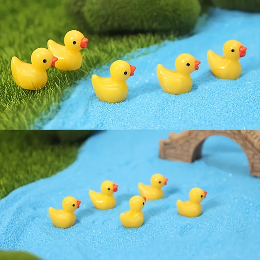 100 miniature yellow duck decorations, suitable for birthday parties, gardens, aquariums, dollhouses, and outdoor holiday decorations. Made of resin for use in moss micro landscapes, courtyard gardens, and other outdoor settings.