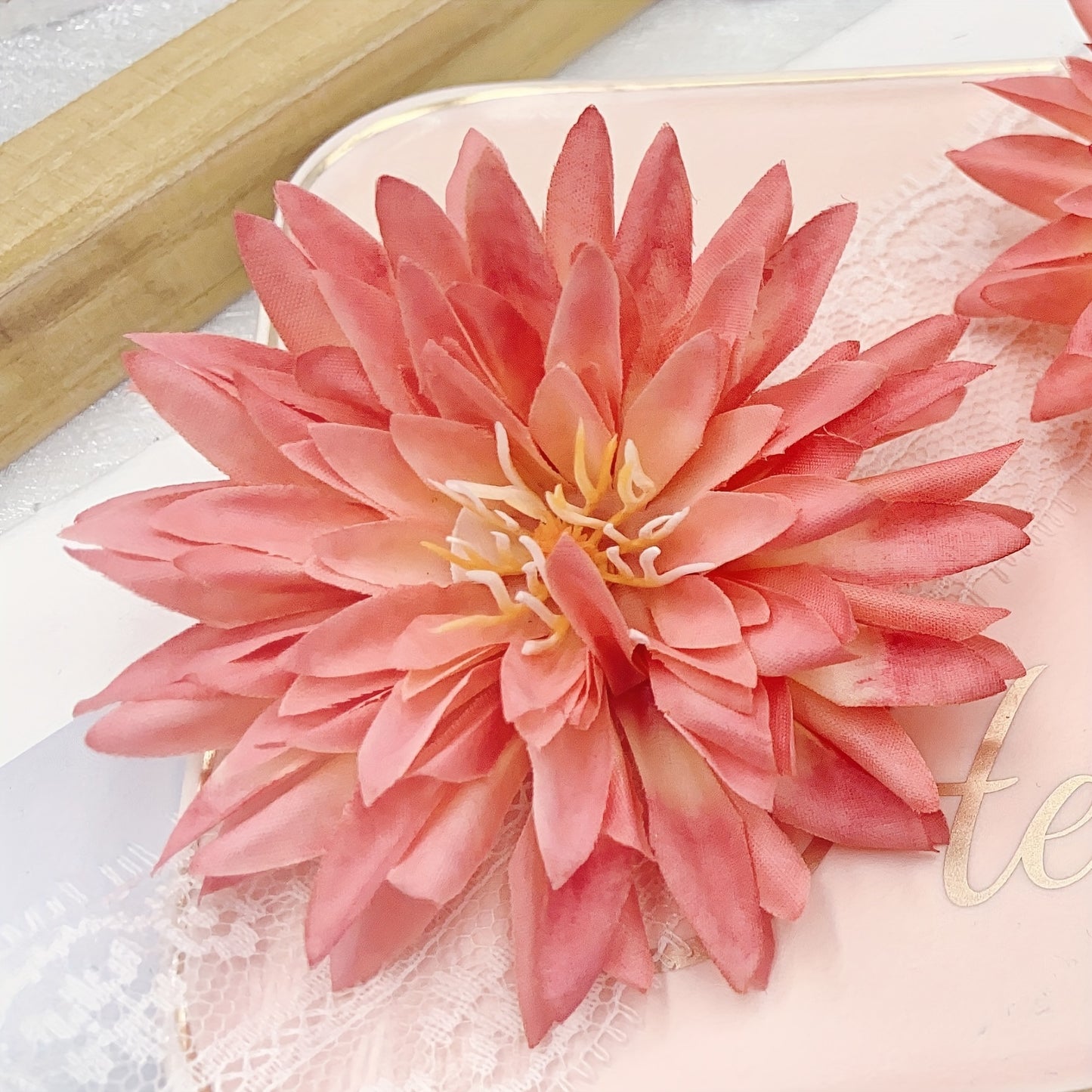 20 Crab Claw Chrysanthemum simulation flowers, 7.5cm diameter, perfect for DIY crafts and decorations for Valentine's Day, weddings, birthdays, and floral art.