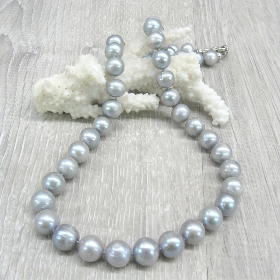 This MYSOYA natural freshwater pearl necklace is handmade with care and features 100% silvery gray pearls. The vintage elegant style and 10-12mm pearls make it a versatile piece of unisex jewelry. It comes in a beautiful gift box, making it the perfect