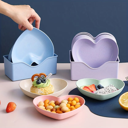 5-piece heart-shaped snack and fruit plate set made of durable plastic, perfect for desserts and pickles - an ideal kitchen accessory.